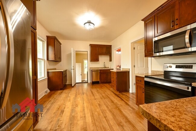 Building Photo - 1115 Cardinal Ln