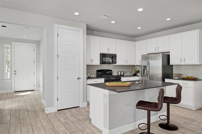 Building Photo - 2404 Burberry Ln