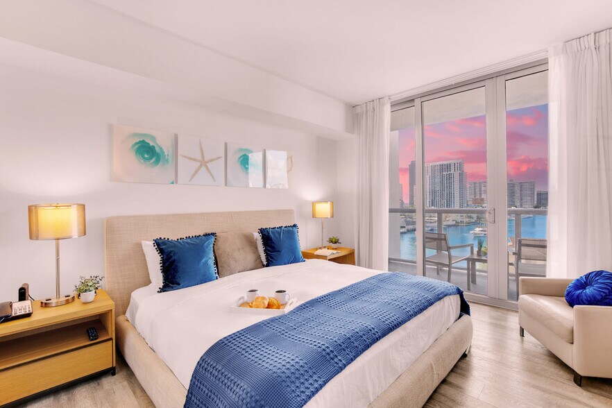 Building Photo - 2602 E Hallandale Beach Blvd