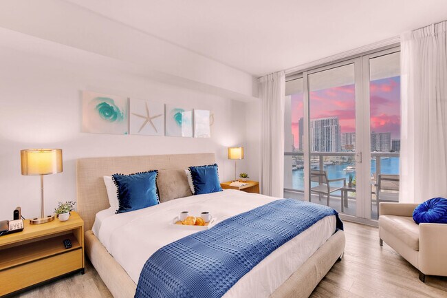 Building Photo - 2602 E Hallandale Beach Blvd