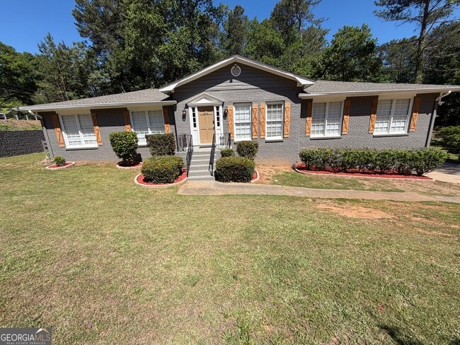 Building Photo - 3336 Camelot Dr NE