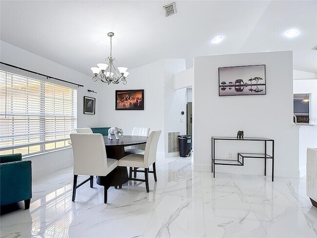Building Photo - 4934 Lazy Oaks Way
