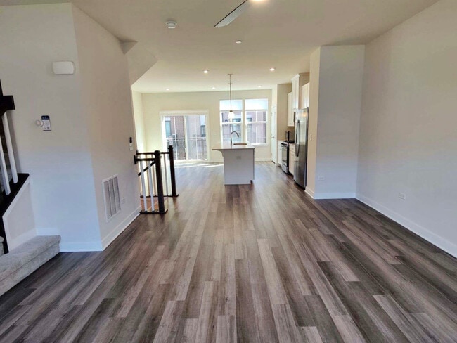 Building Photo - 319 Elm Ct.