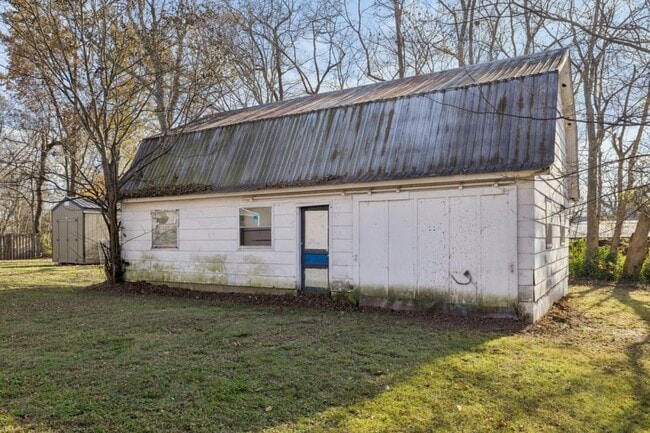 Building Photo - 216 Winters St