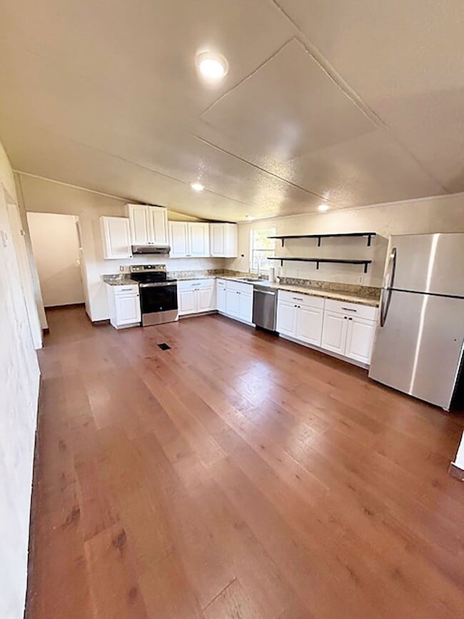 Building Photo - Beautiful 4 Bedroom 2 Bath manufactured home in Rhome Texas on 2 acres.