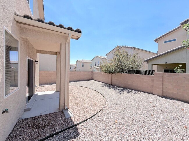 Building Photo - Beautiful 3-Bedroom Home in Tierra Oeste near Ladera/Unser. Refrigerated Air!