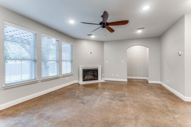 Building Photo - 3141 Greene Ave