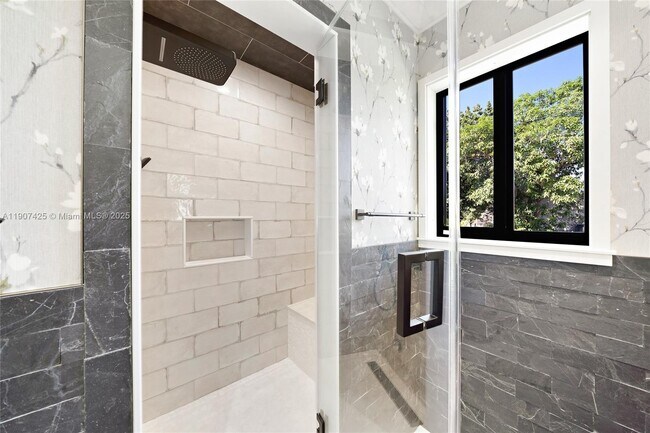 Building Photo - 501 NW 45th St