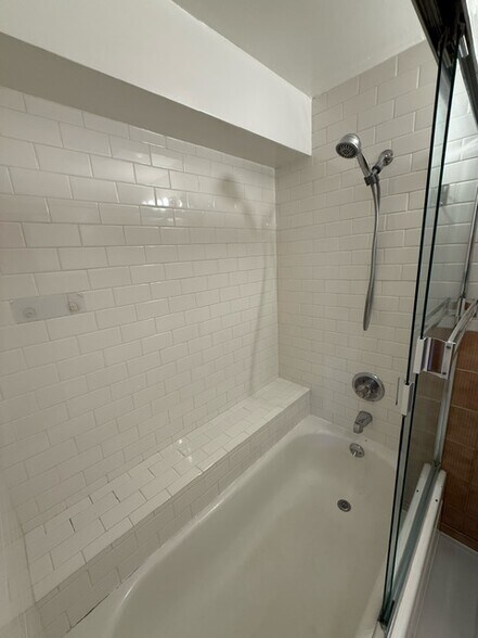 Building Photo - 1322 31st Ave