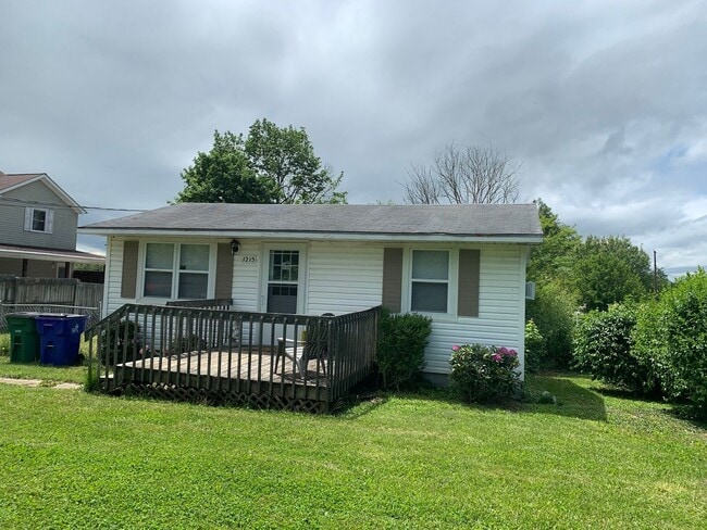Building Photo - 2 Bedroom 1 Bath House