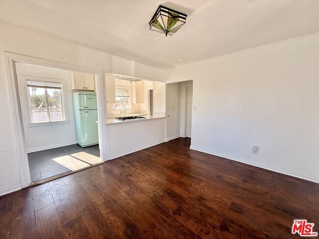 Building Photo - 3883 S Gramercy Pl