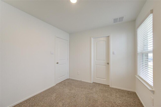 Building Photo - 24434 Elmwood Falls Dr