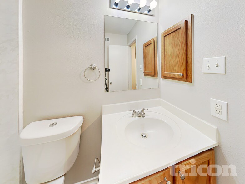 Building Photo - 160 Hanging Moss Dr