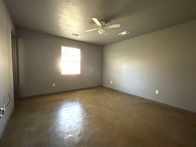 Building Photo - 213 Carson Rd