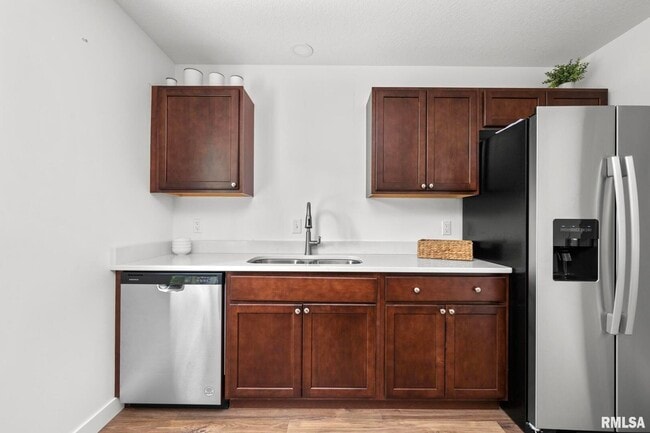 Building Photo - 813 WILLIAMS Way