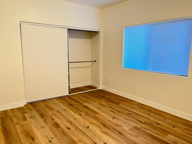 Building Photo - 9938 Lull St