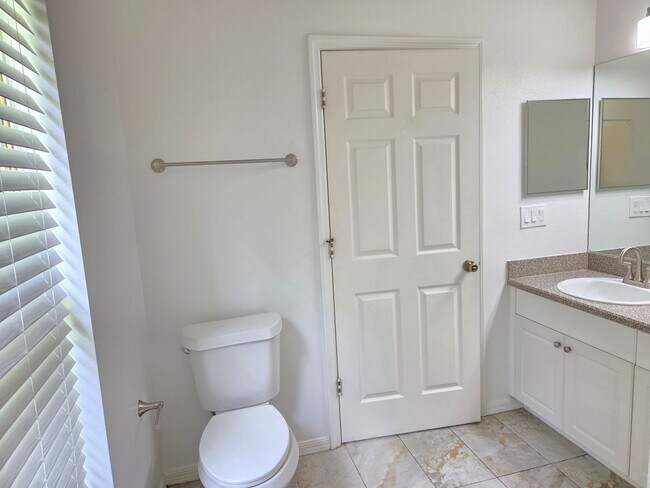 Building Photo - Immaculate 3Bed/2Bath Home-Spacious~Two-Ca...