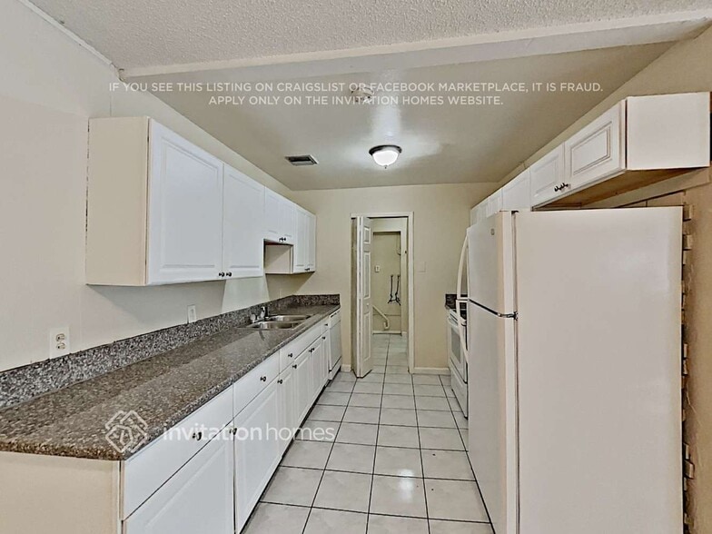 Building Photo - 4972 SW 4th St