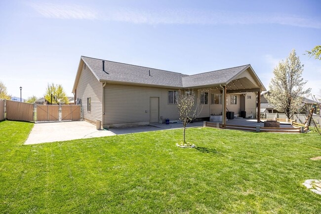 Building Photo - 607 E 420 S
