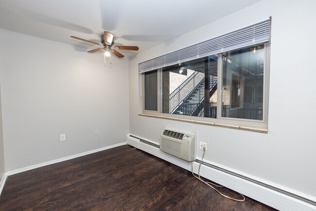 Building Photo - 809 N Dexter St