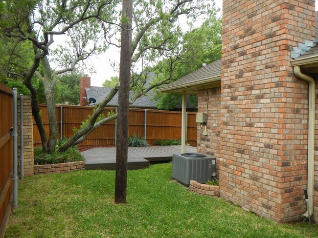 Building Photo - Amazing home - minutes from Grapevine Main...