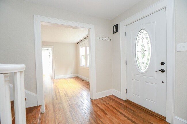 Building Photo - Stunning home rental in Portsmouth!