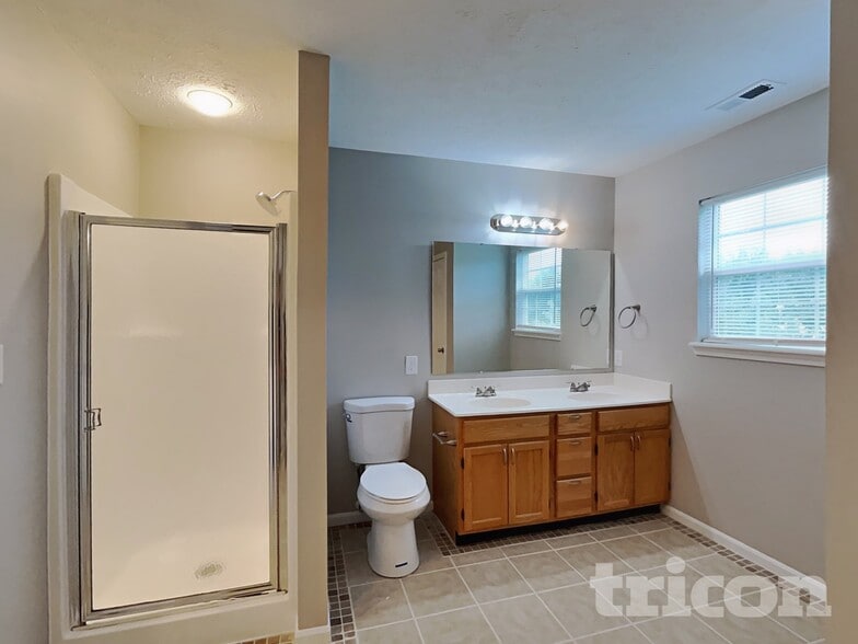 Building Photo - 1963 Central Park Blvd W