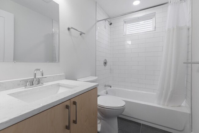 Building Photo - Huge 5 Bed each with their own Bathroom!