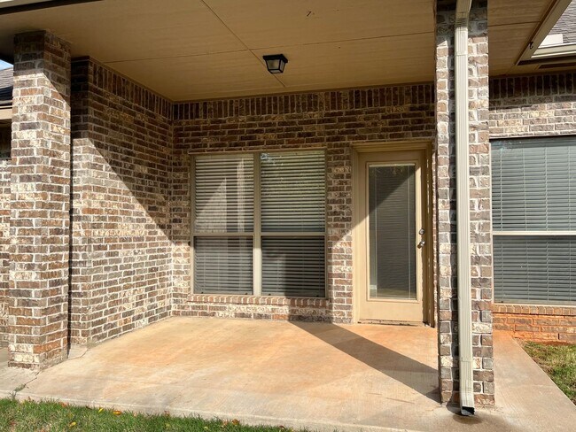 Building Photo - Wonderful 4 bed, 2 bath 3 car in Falcon Ri...
