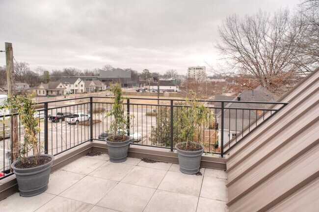 Building Photo - 2121 Jefferson Ave