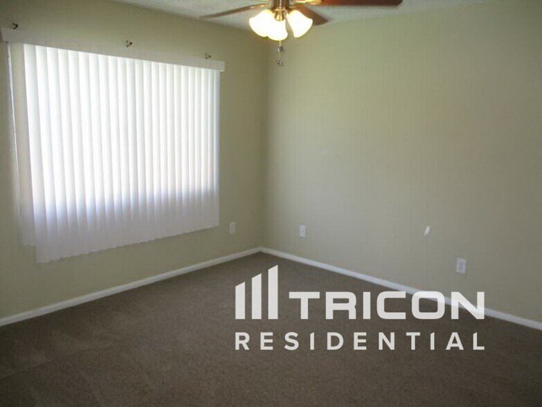Building Photo - 3827 W Gelding Dr