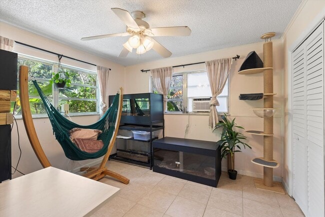 Building Photo - Charming 2-Bedroom Home for Rent in Big Pine Key