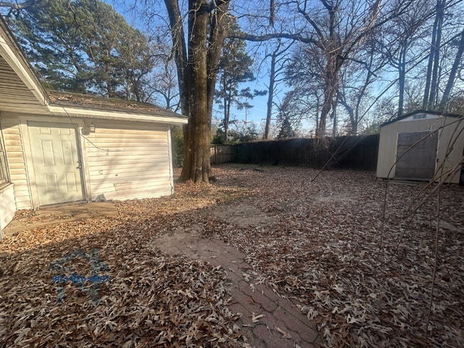 Building Photo - 403 W 41st St