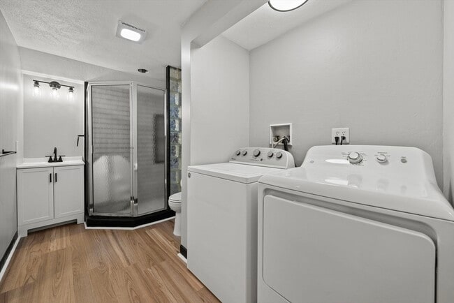 Building Photo - 68 Sterling Ln