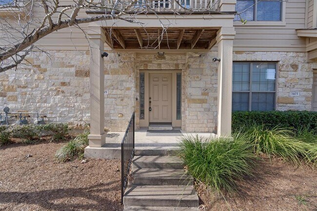 Building Photo - 9201 Brodie Ln