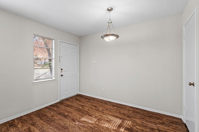 Building Photo - River Crossing ATX - Townhome - 2bd/2.5ba - W/D - Close to Downtown - $1395