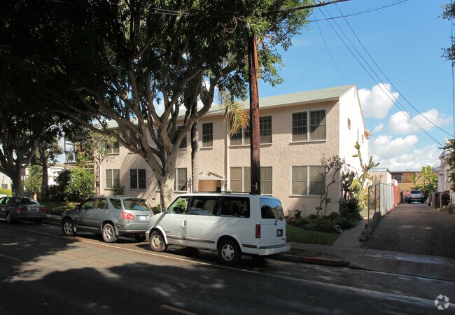 Building Photo - 402 Pier Ave