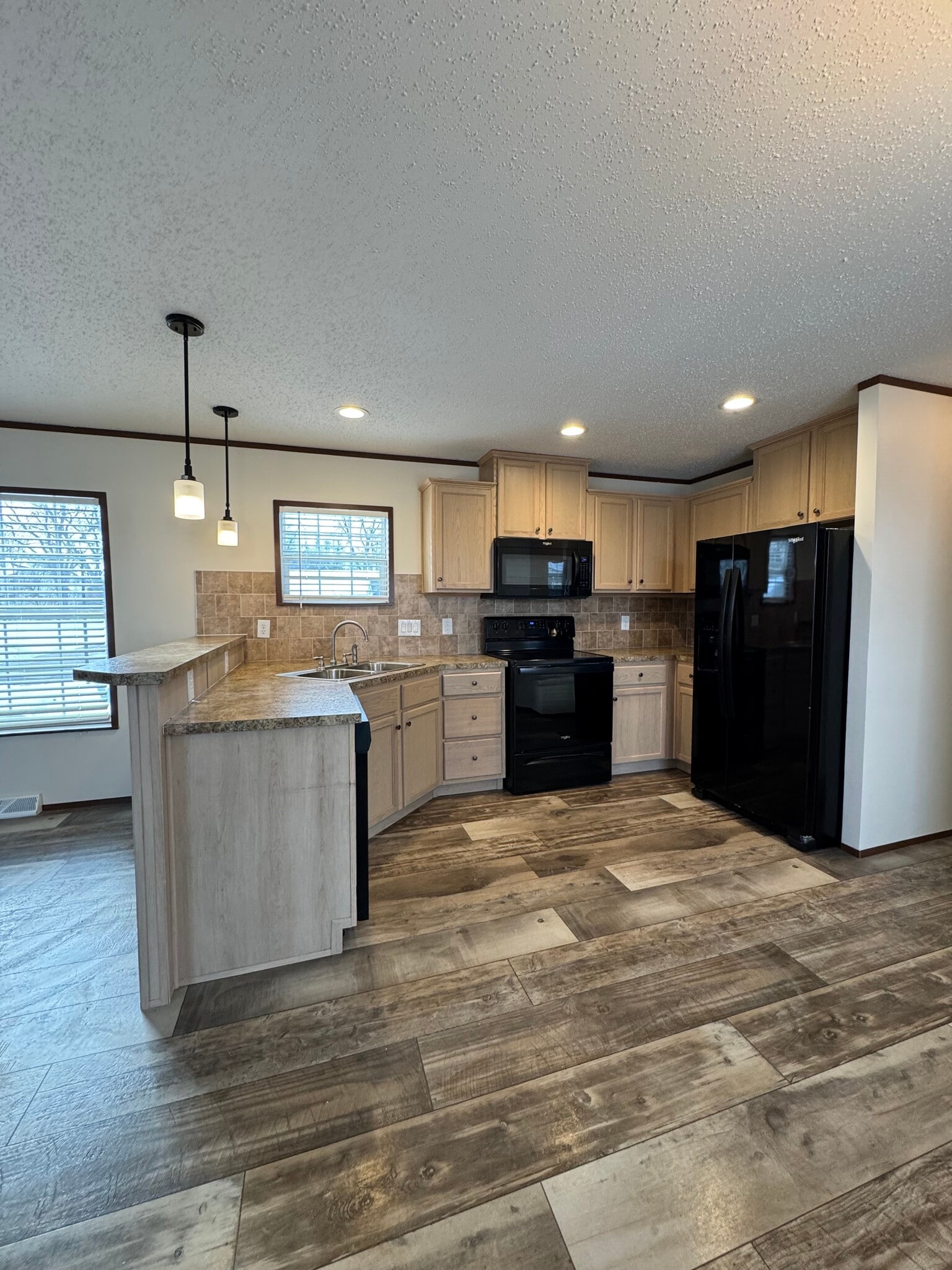 Building Photo - 2372 Maple Dr