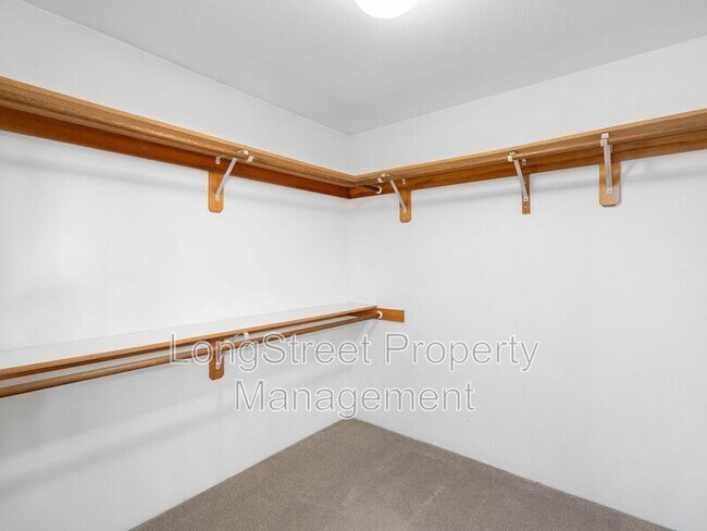 Building Photo - 15926 SW Hampshire Terrace