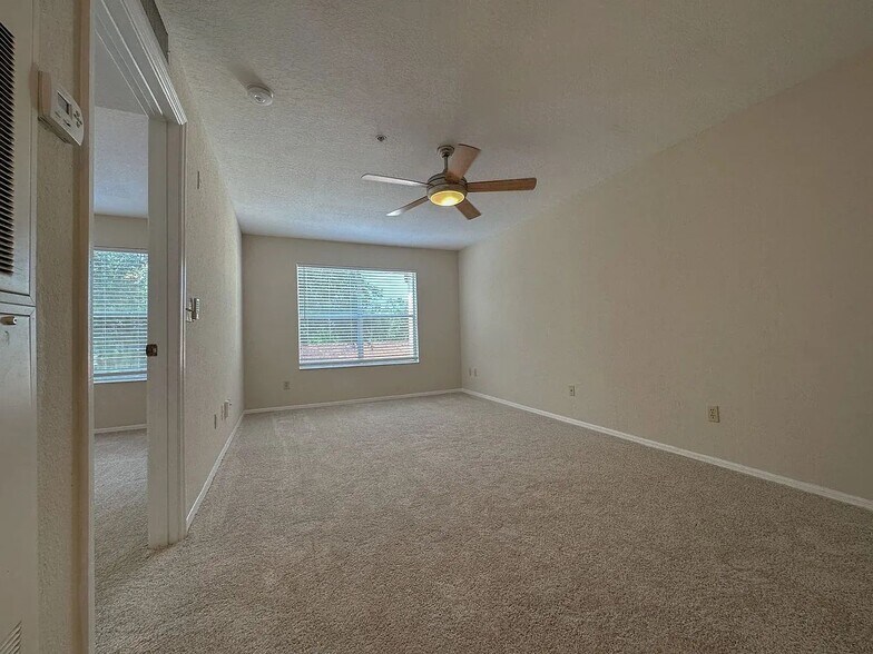 Building Photo - 827 Camargo Way