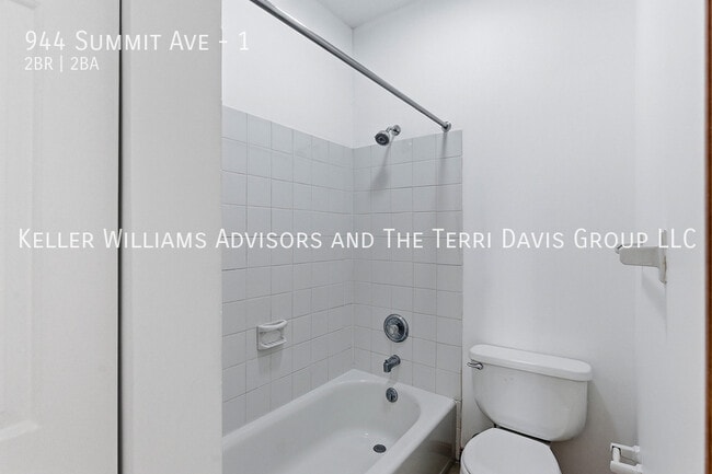 Building Photo - 944 Summit Ave