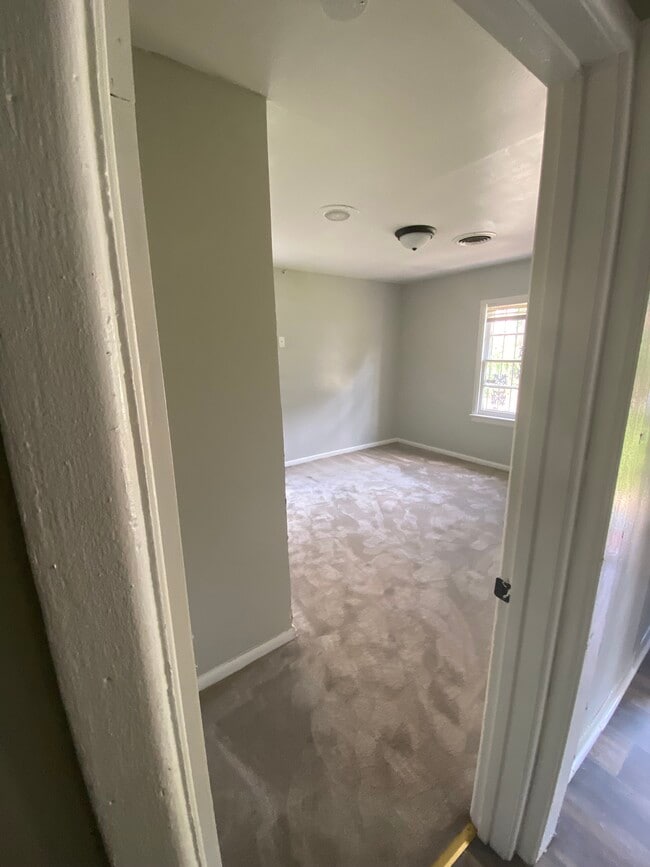 Building Photo - 2107 Spring St