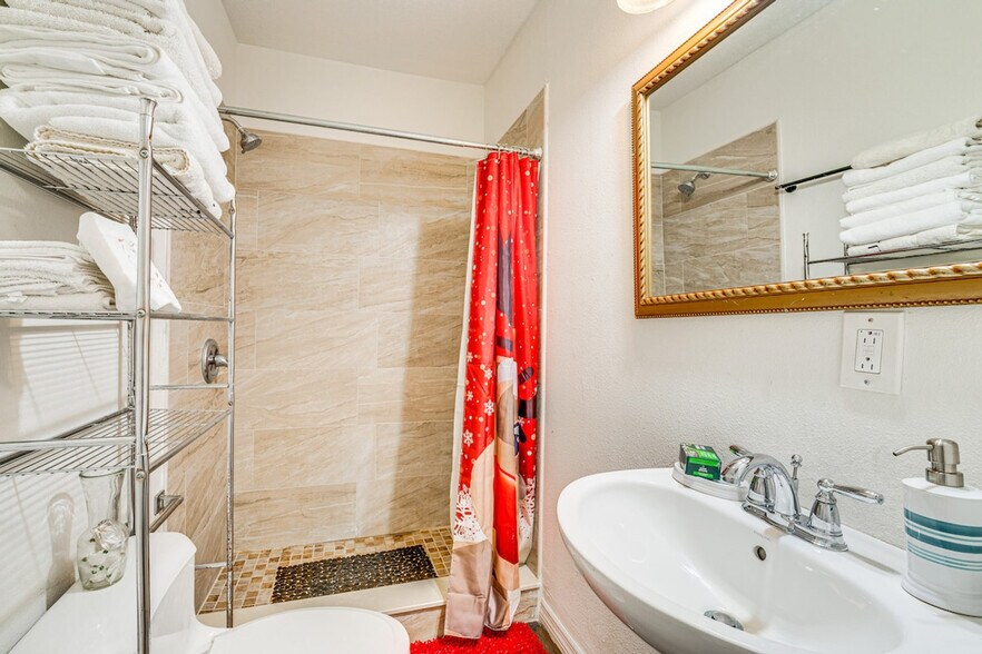 Building Photo - 281 W 18th St