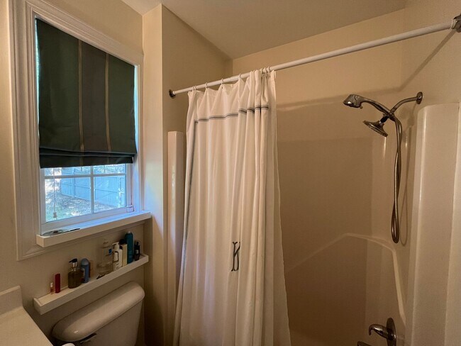 Building Photo - Premier 3BD, 2.5BA House in Downtown Fuqua...