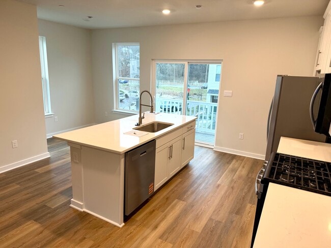 Building Photo - 531 Cooper St