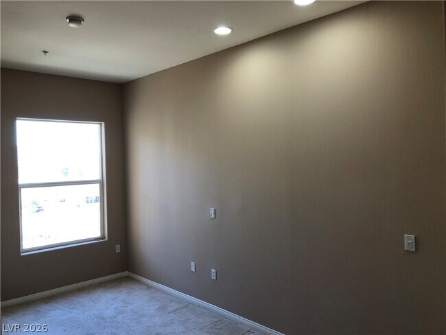 Building Photo - 68 E Serene Ave