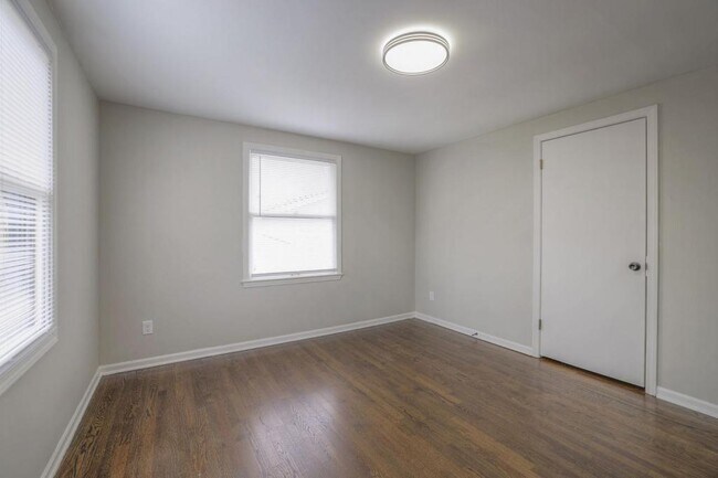 Building Photo - 10530 W 92nd Pl