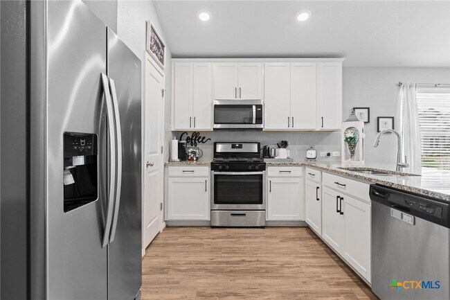 Building Photo - 6045 Teodoro Bend