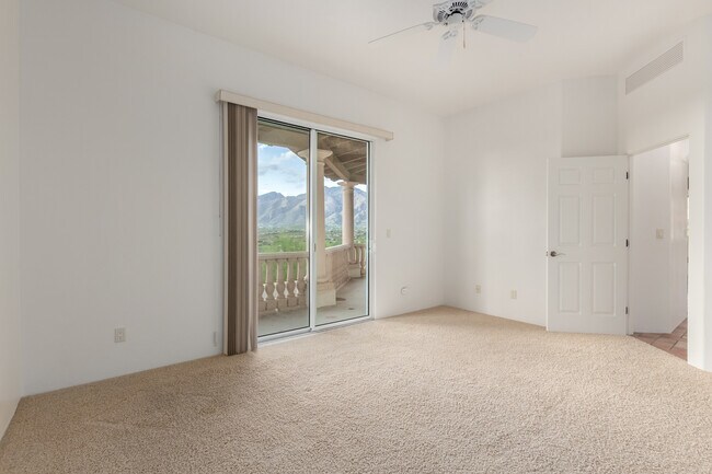 Catalina Foothills 4 bedroom 4 bath Home located in prestigious Canyon Ridge. 270-degree VIEWS! - 4667 N Rocky Crest Plz