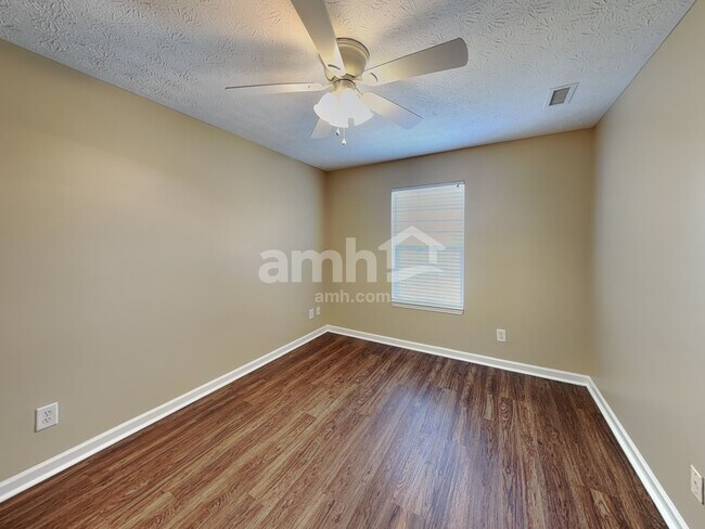 Building Photo - 1196 River Ridge Dr